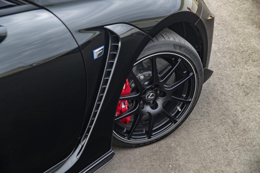Детали экстерьера Lexus RC F Track Edition 2019 года  (AU) (фото 2 из 32)